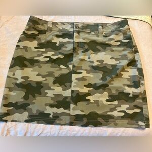 Eddie Bauer skort- ladies size 14- camo print